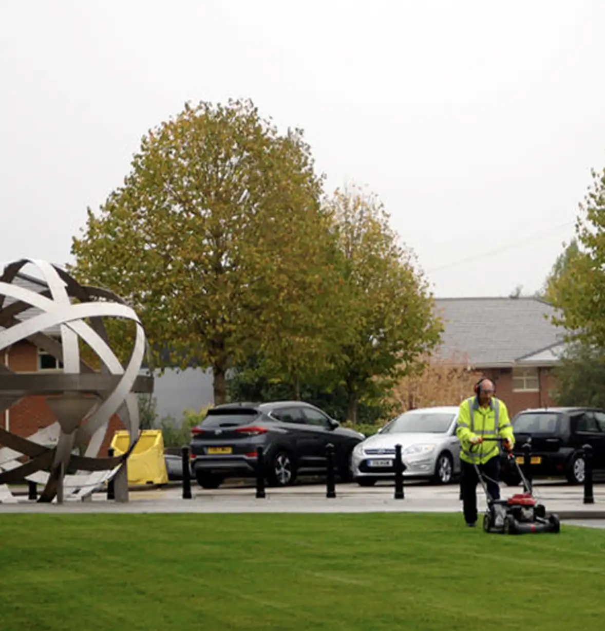 business-parks-grounds-maintenance-10