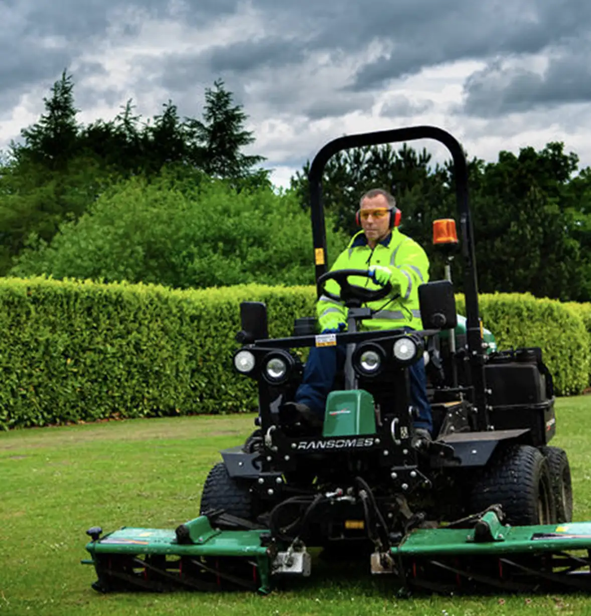 business-parks-grounds-maintenance-9