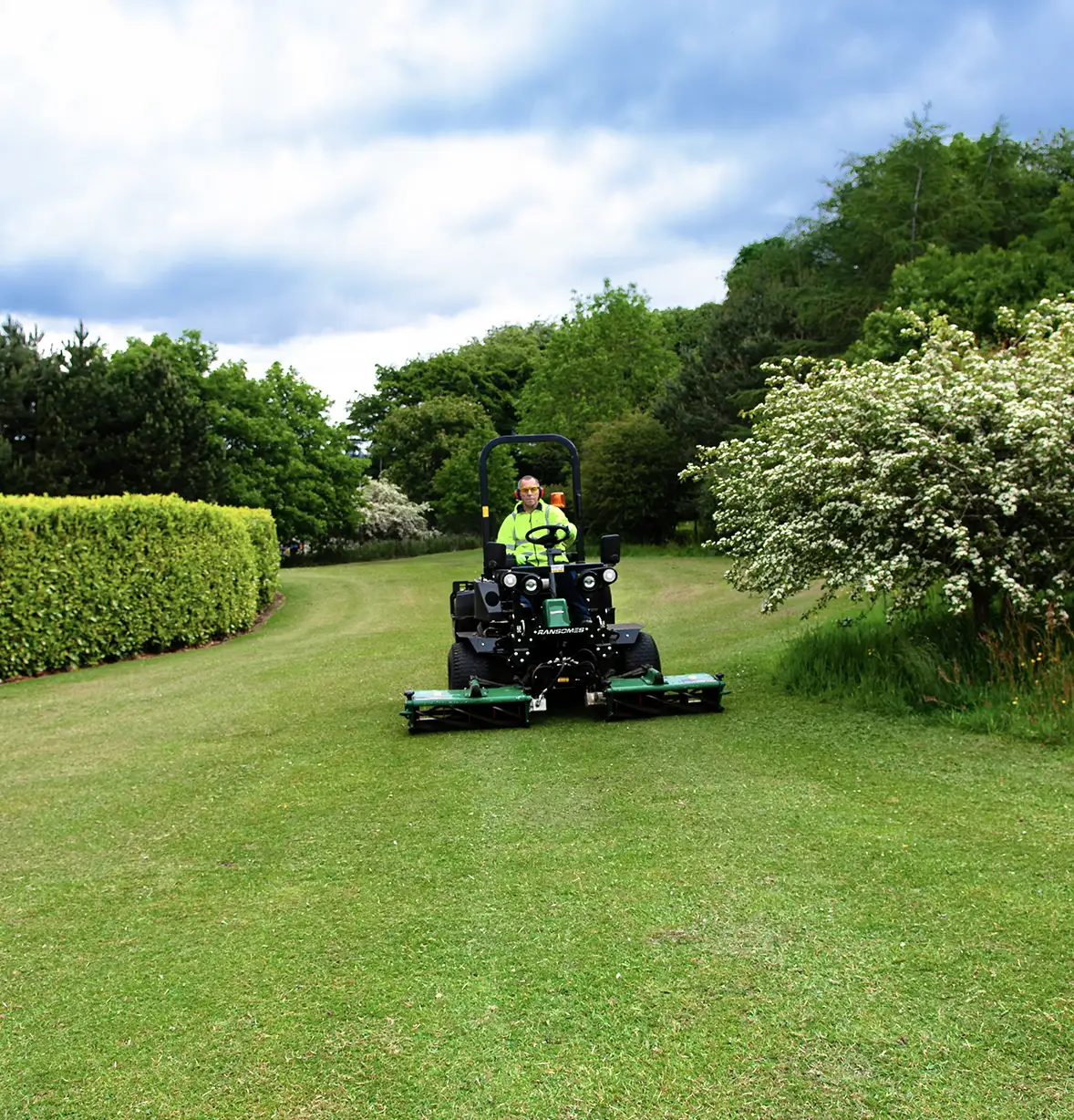 residential-estate-landscaping-maintenance-1