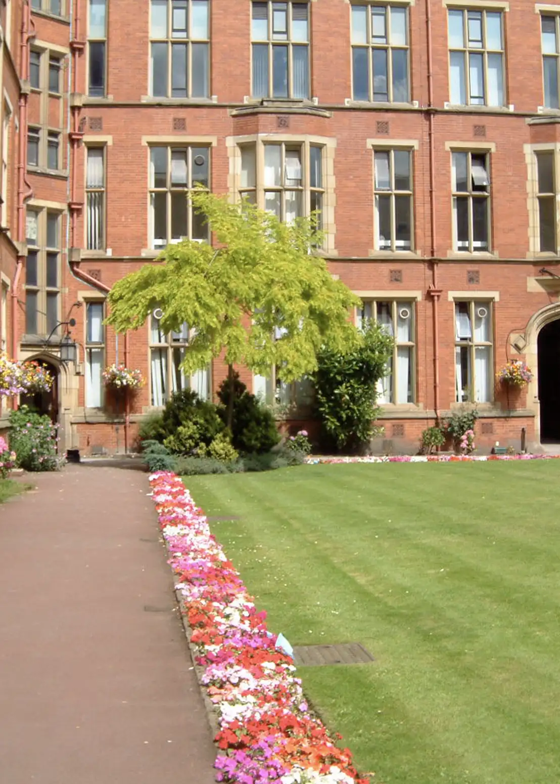 why-is-hospital-grounds-maintenance-important