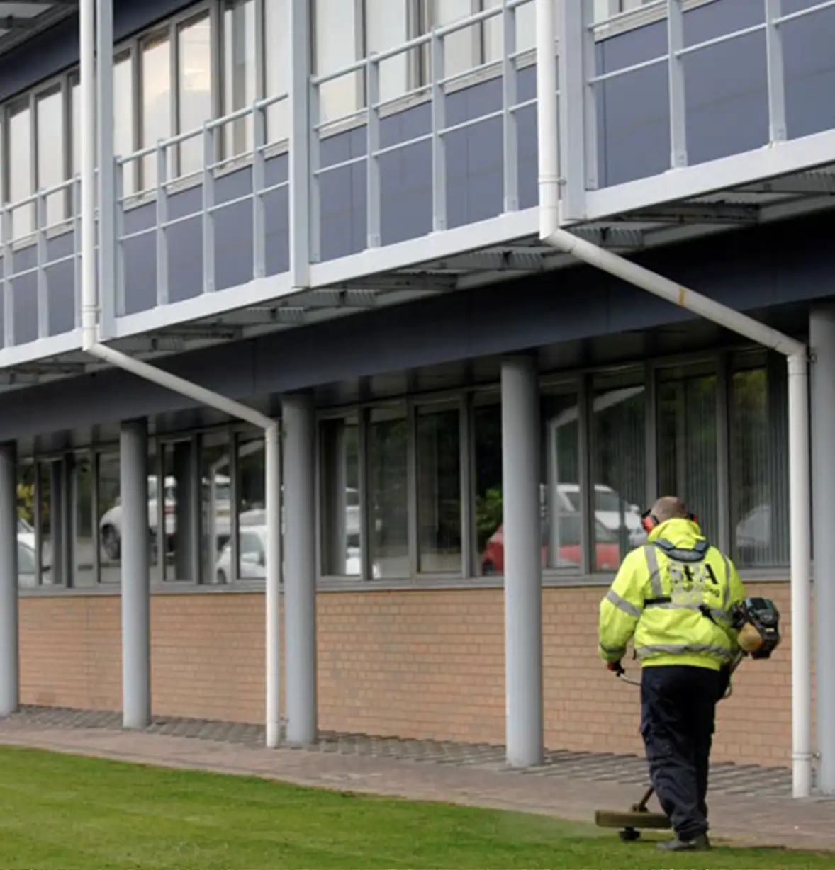 business-parks-grounds-maintenance-14