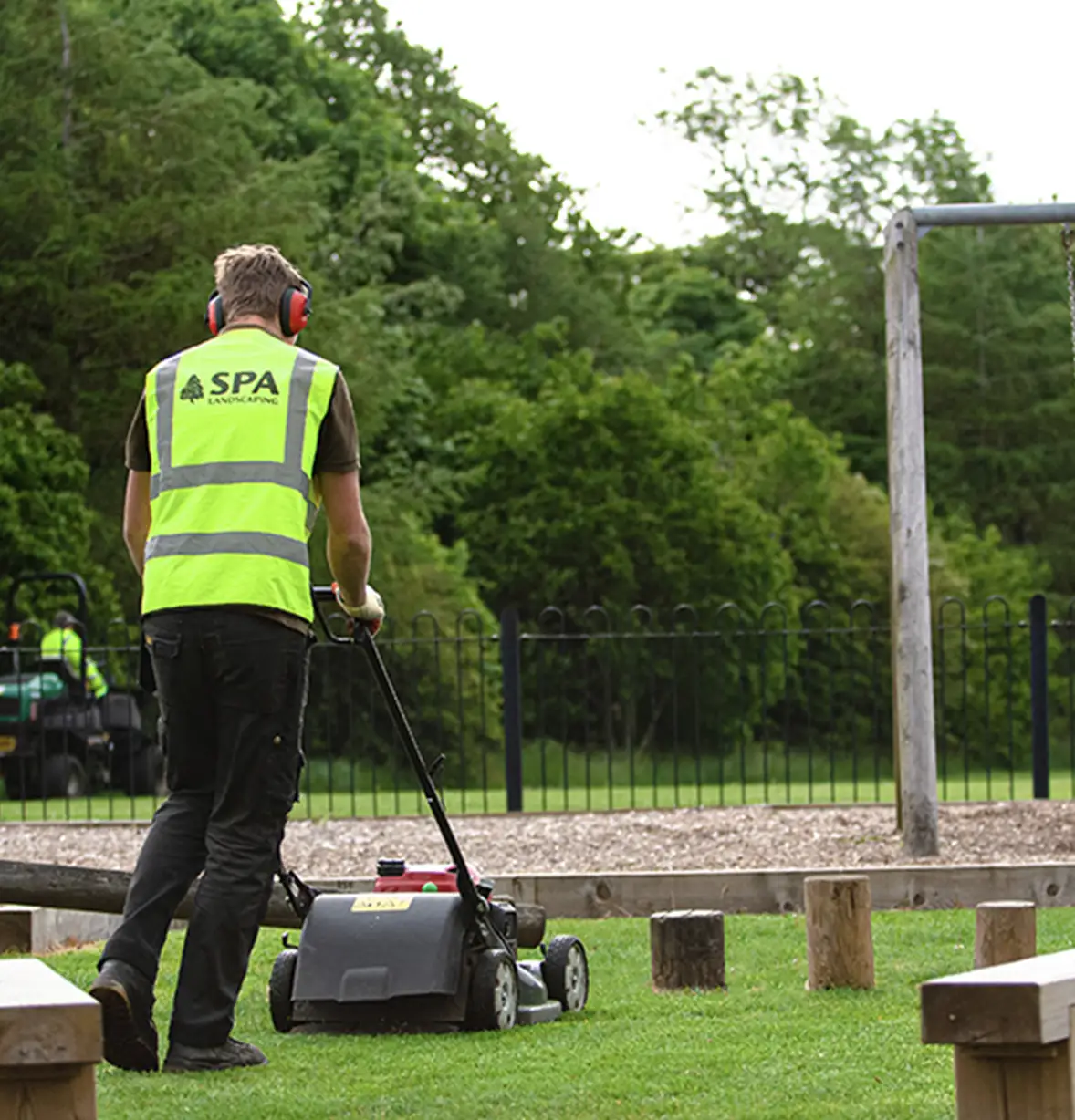 business-parks-grounds-maintenance-22